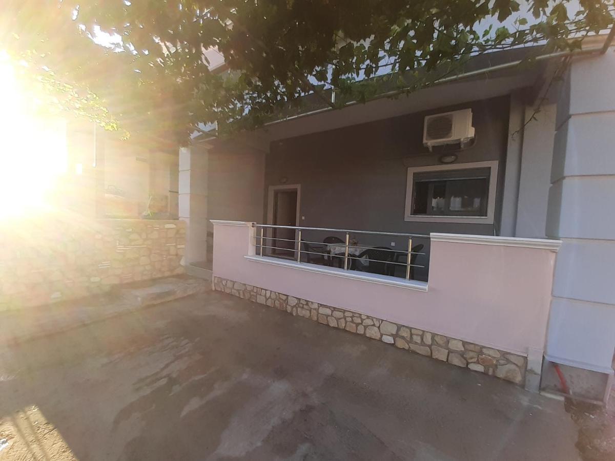 Utsi Villa Ligidhes Екстериор снимка