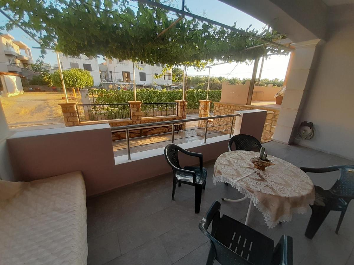 Utsi Villa Ligidhes Екстериор снимка